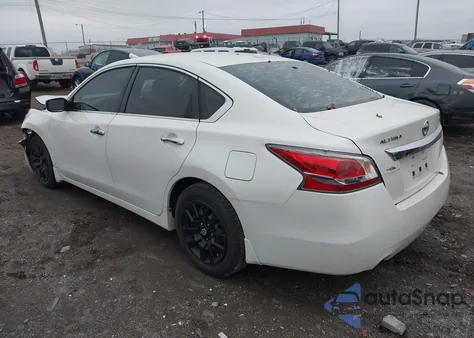 2015 Nissan Altima 2.5 S из США, поврежденный, VIN 1N4AL3AP3FC176210